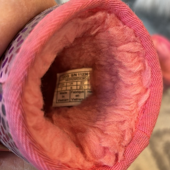 Ugg Australia Girls Classic II Stellar  Pink Shimmer Leopard Boots 7 toddler - Picture 7 of 8